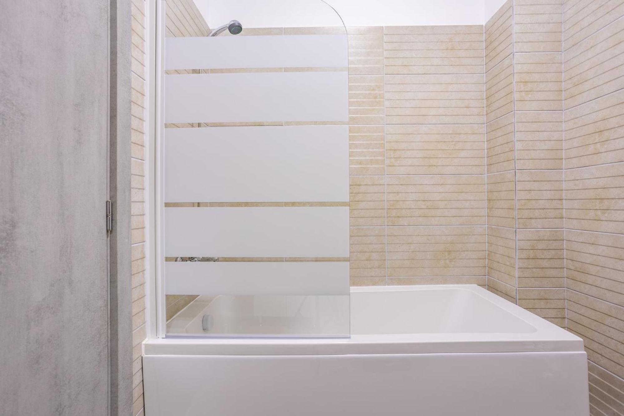 Unique Sapphire 33 * Bucureşti