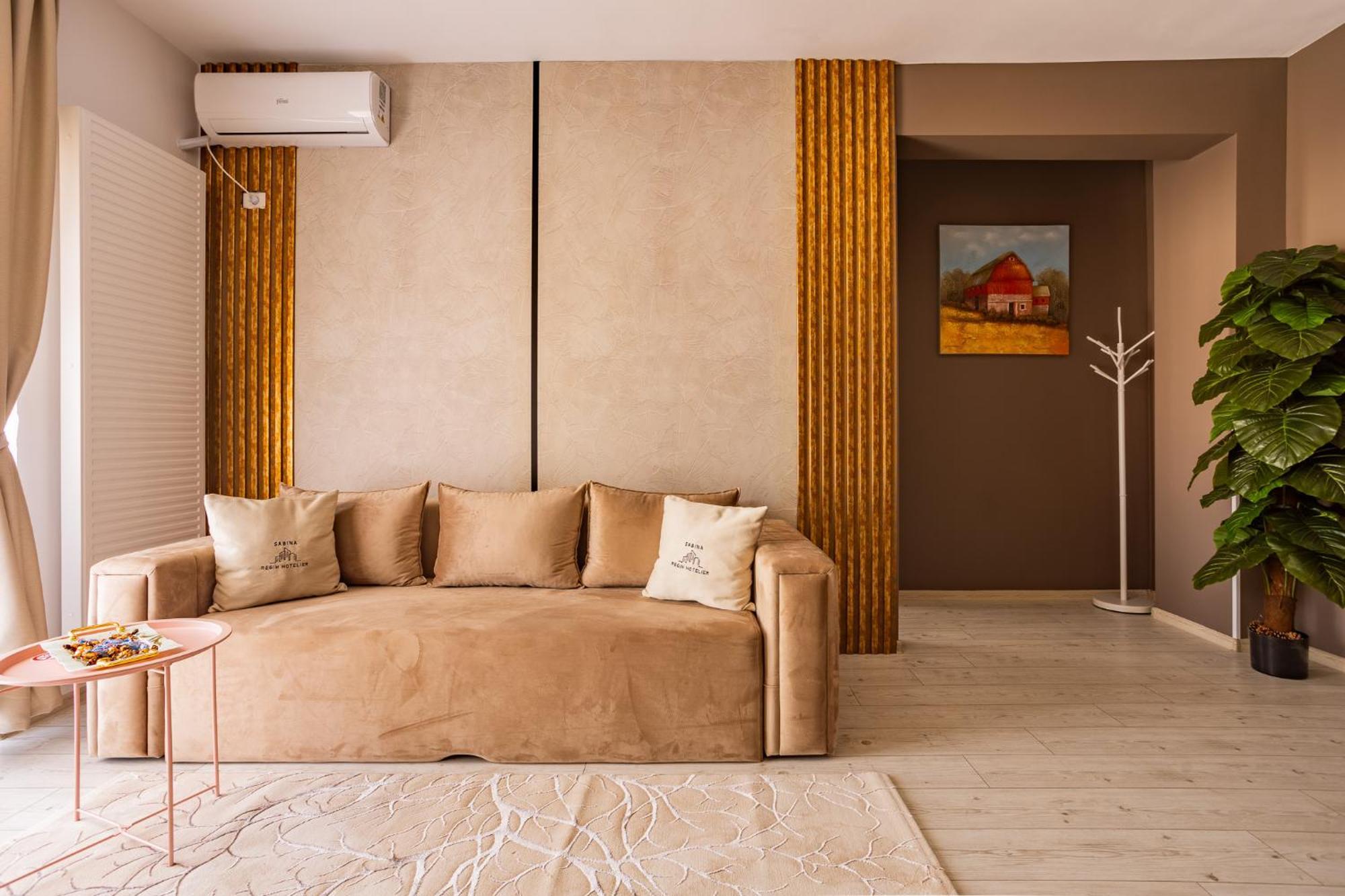 Unique Sapphire 33 * Bucureşti
