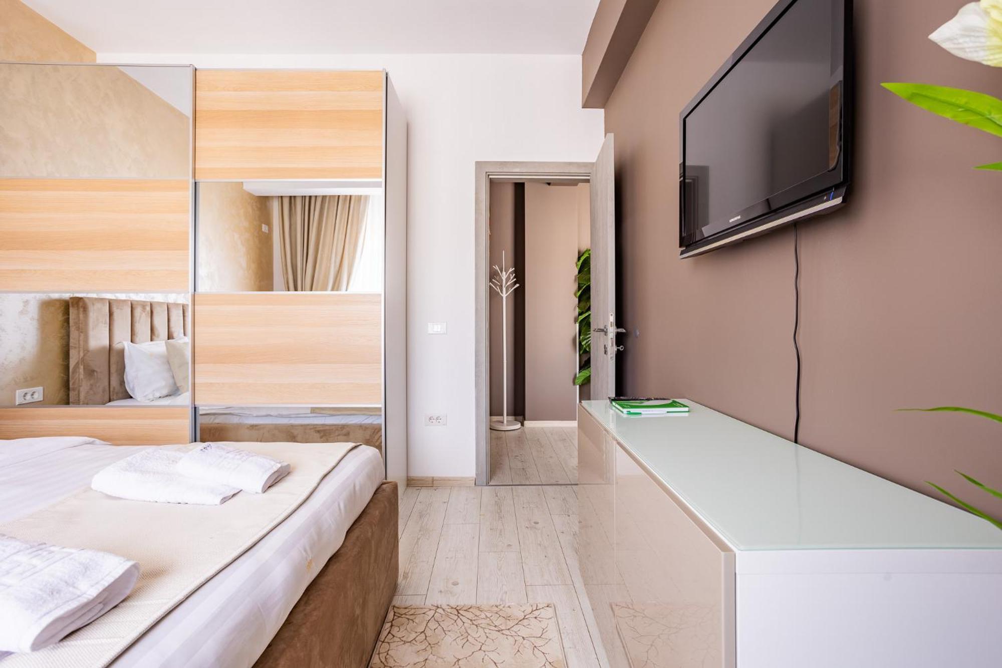 Unique Sapphire 33 * Bucharest